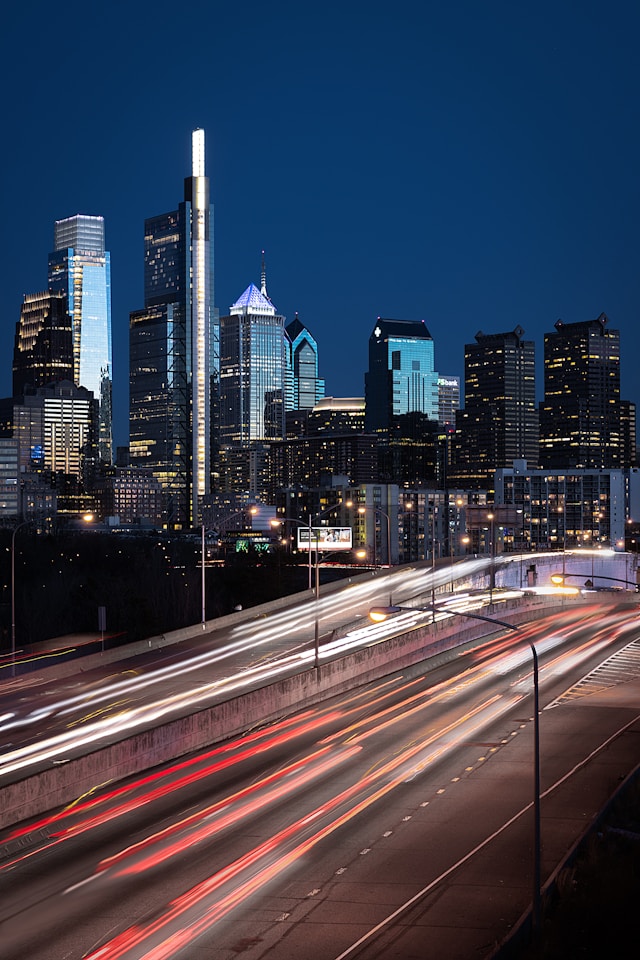 philadelphia-pa-skyline-evening-timelapse